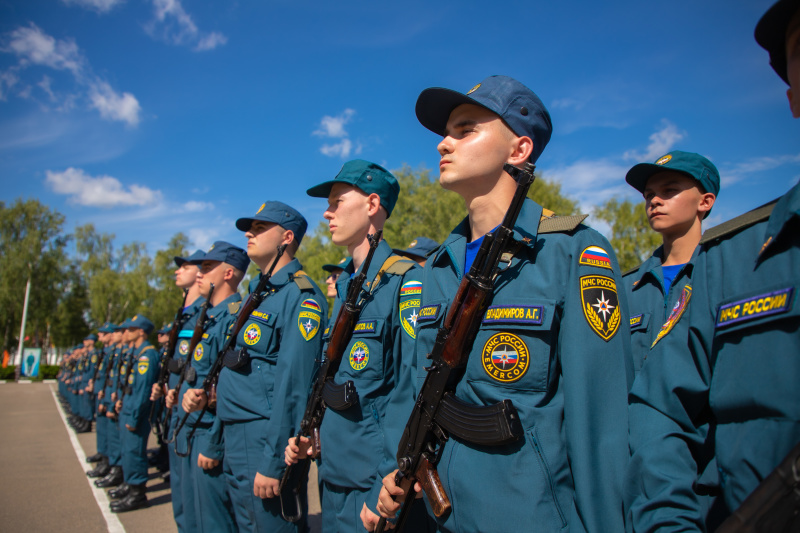 В Ногинском спасательном центре МЧС России молодое пополнение приняло военную присягу.