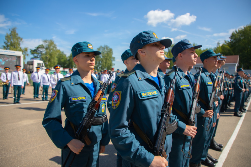 В Ногинском спасательном центре МЧС России молодое пополнение приняло военную присягу.