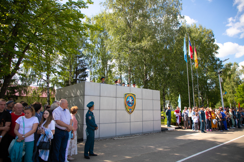 В Ногинском спасательном центре МЧС России молодое пополнение приняло военную присягу.