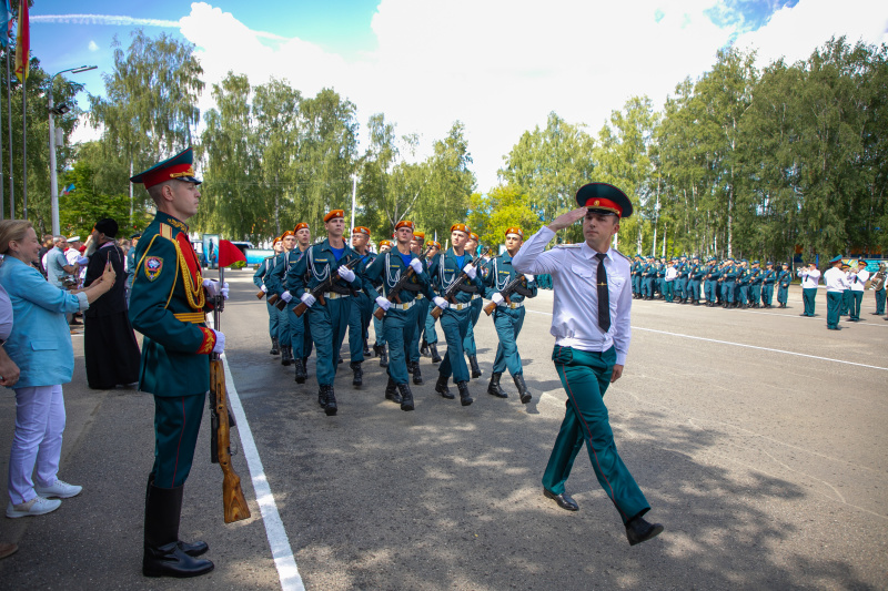 В Ногинском спасательном центре МЧС России молодое пополнение приняло военную присягу.