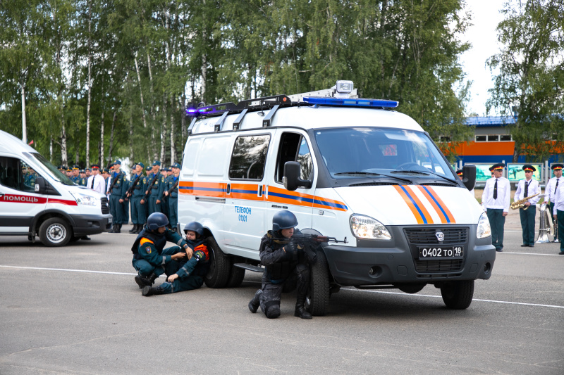 В Ногинском спасательном центре МЧС России молодое пополнение приняло военную присягу.