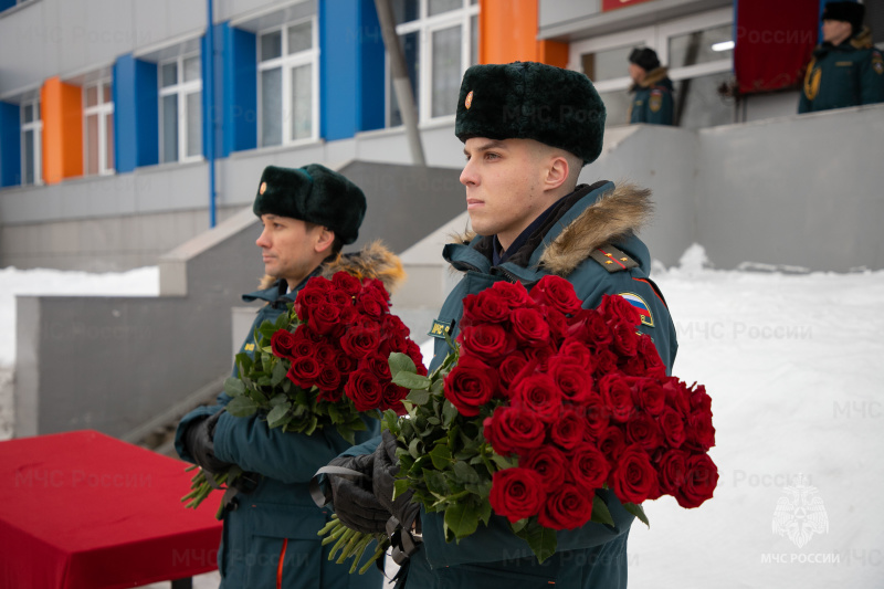 В Ногинском СЦ состоялось открытие мемориальной доски спасателю центра Магомеду Нальгиеву