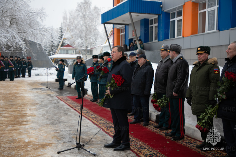 В Ногинском СЦ состоялось открытие мемориальной доски спасателю центра Магомеду Нальгиеву