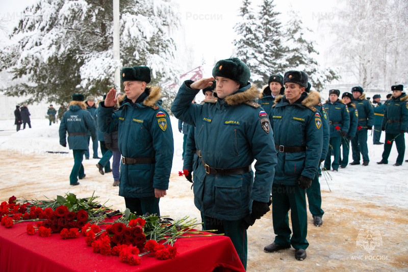 В Ногинском СЦ состоялось открытие мемориальной доски спасателю центра Магомеду Нальгиеву