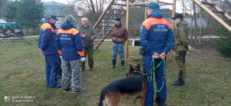 В Ногинском спасательном центре проходят обучение кинологические расчеты МЧС России.