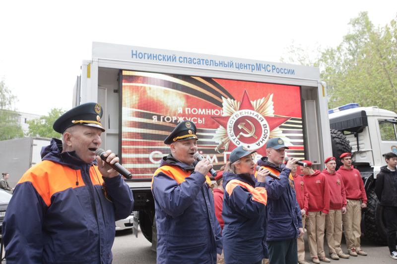 Специалисты Ногинского СЦ поздравляют ветеранов.