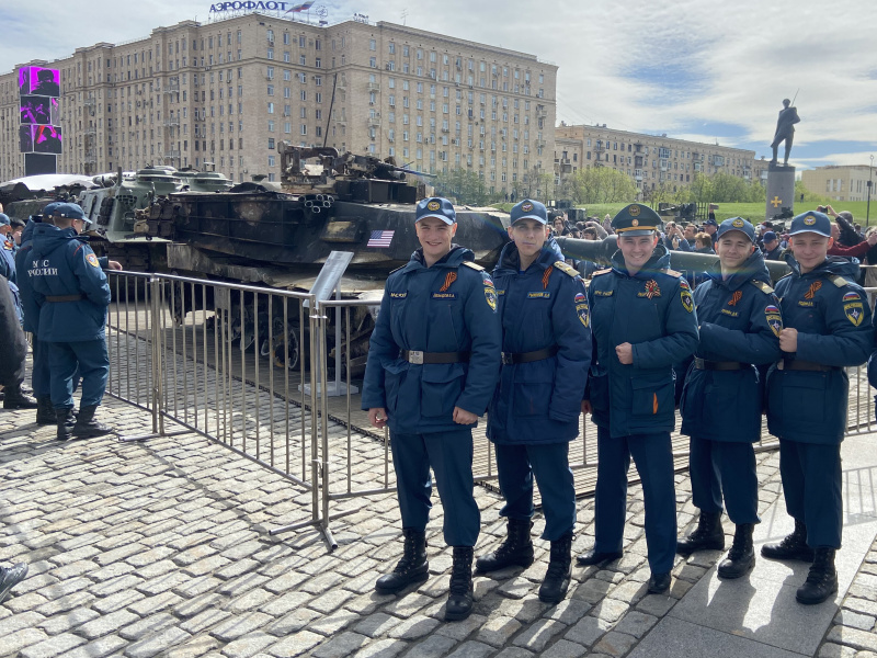 Посещение выставки трофейного оружия.