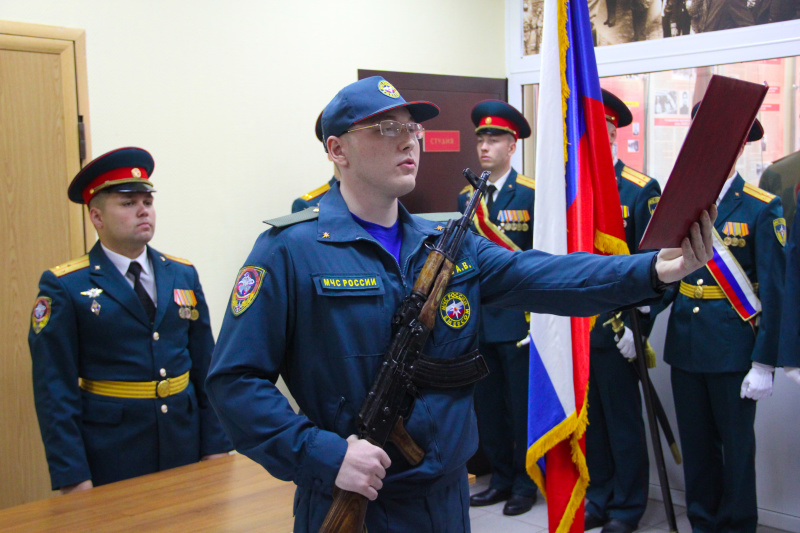 В Ногинском спасательном центре  молодое пополнение приняло военную присягу.