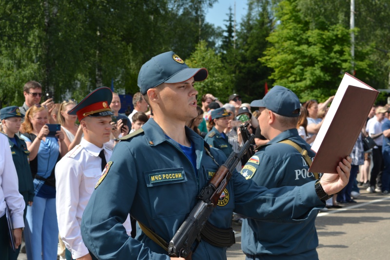 В Ногинском ордена Жукова спасательном центре МЧС России молодое пополнение приняло военную присягу