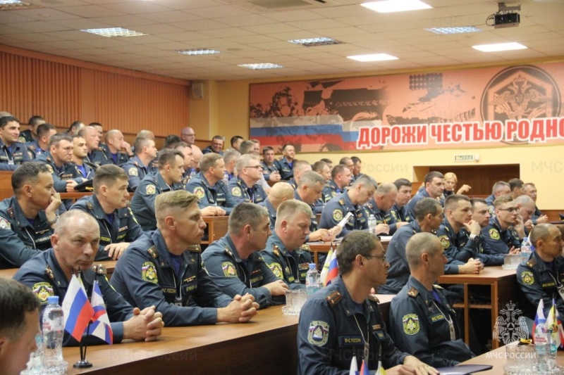 Участие в сборах со специалистами радиационной, химической и биологической защиты МЧС России.