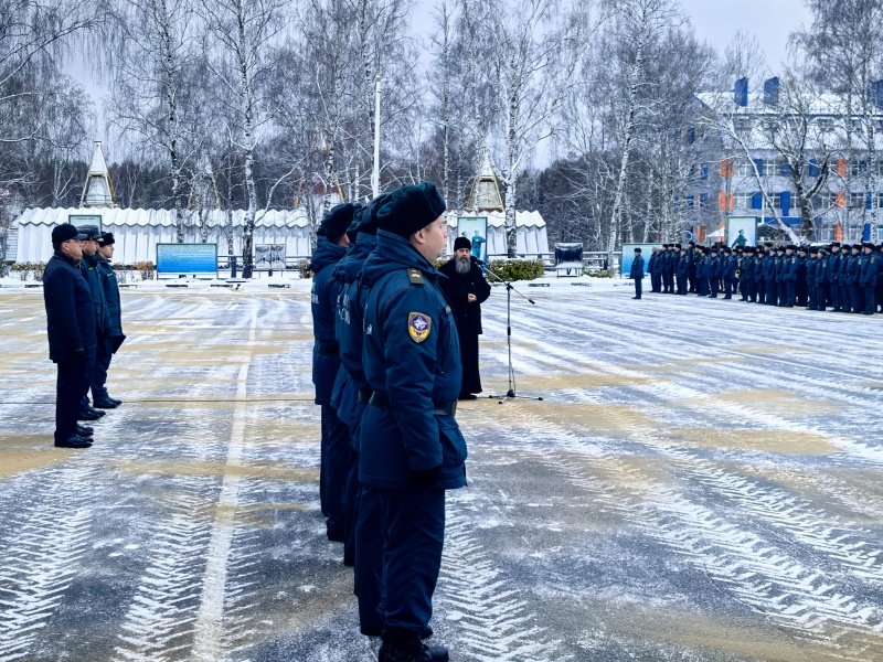 Торжественное построение по случаю возвращения пиротехнических расчётов