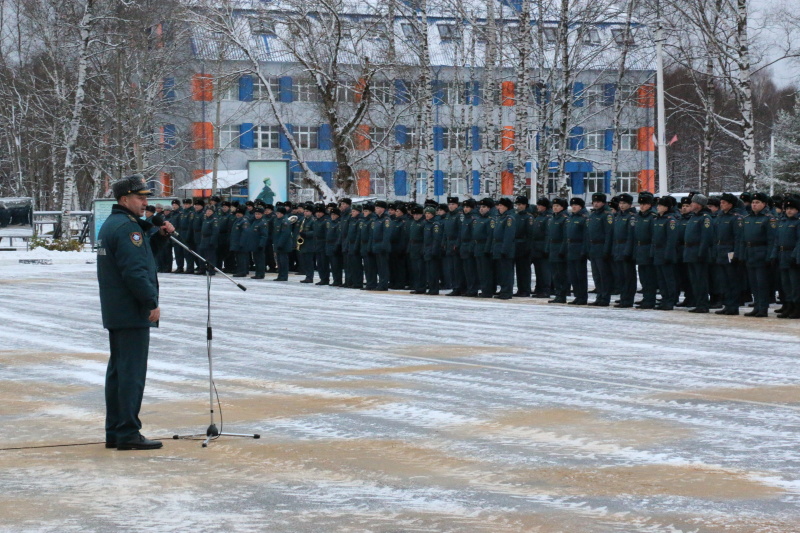 Торжественное построение по случаю возвращения пиротехнических расчётов