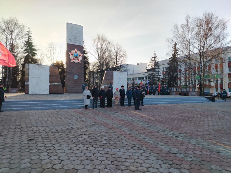 В Ногинске на Площади Победы состоялась церемония возложения цветов, посвящённая 83-й годовщине начала контрнаступления советских войск в Битве под Москвой