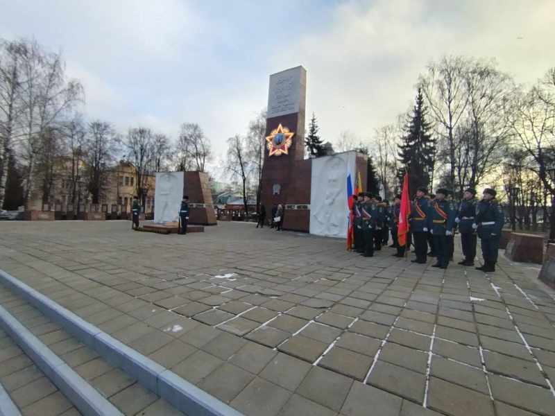 В Ногинске на Площади Победы состоялась церемония возложения цветов, посвящённая 83-й годовщине начала контрнаступления советских войск в Битве под Москвой