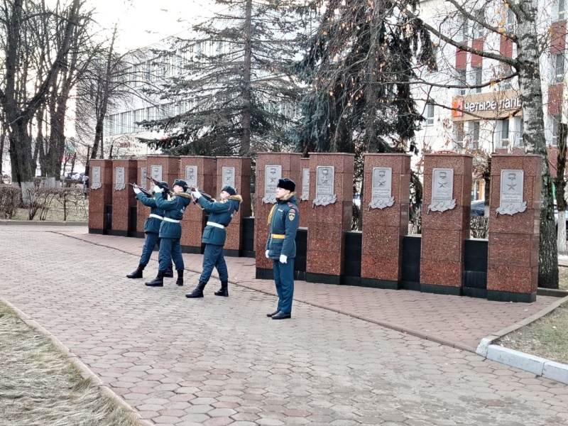 В Ногинске на Площади Победы состоялась церемония возложения цветов, посвящённая 83-й годовщине начала контрнаступления советских войск в Битве под Москвой