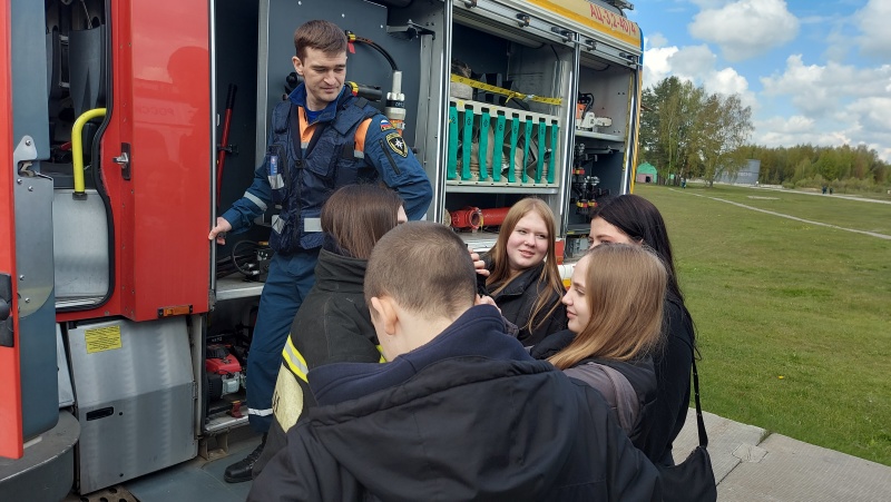 В Ногинском спасательном центре был проведен День открытых дверей для учащихся Повадинской средней общеобразовательной школы