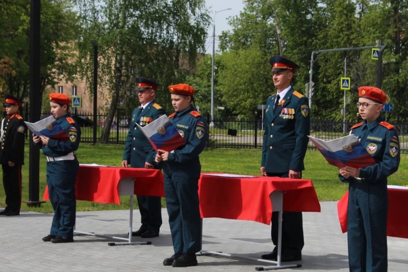 Сотрудники Ногинского спасательного центра приняли участие в мероприятии, посвящённом принятию присяги воспитанниками пожарно-спасательных классов МЧС Центра образования № 21