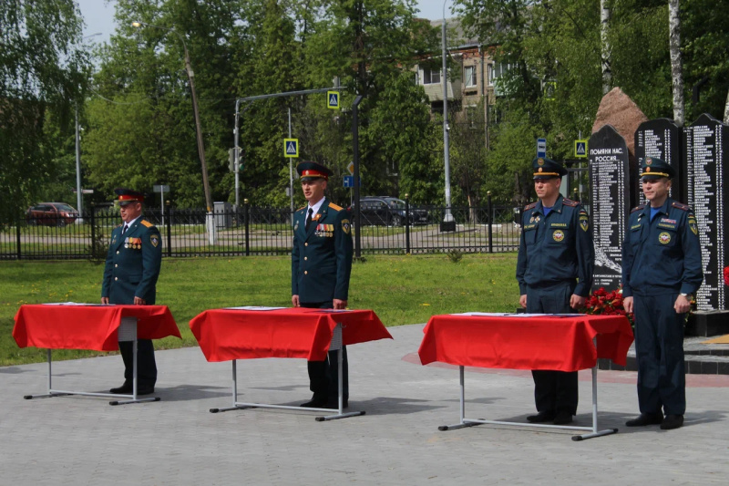 Сотрудники Ногинского спасательного центра приняли участие в мероприятии, посвящённом принятию присяги воспитанниками пожарно-спасательных классов МЧС Центра образования № 21