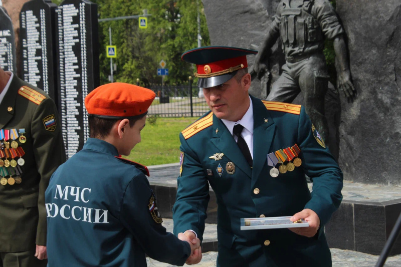 Сотрудники Ногинского спасательного центра приняли участие в мероприятии, посвящённом принятию присяги воспитанниками пожарно-спасательных классов МЧС Центра образования № 21