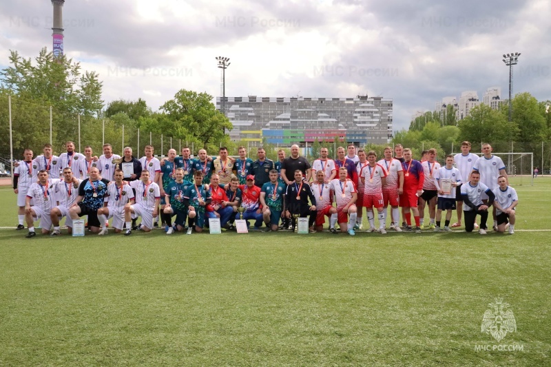 Сборная команда Ногинского спасательного центра стала чемпионом Спартакиады МЧС России 2025 года по мини-футболу