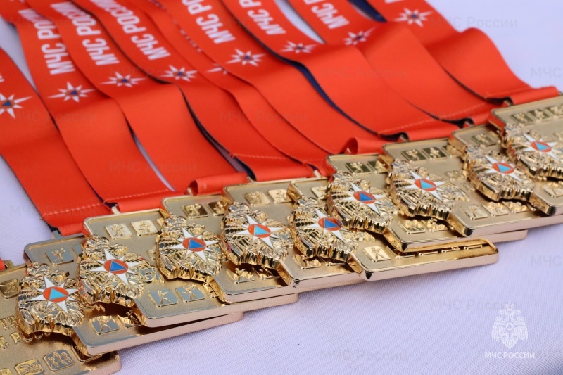 Сборная команда Ногинского спасательного центра стала чемпионом Спартакиады МЧС России 2025 года по мини-футболу