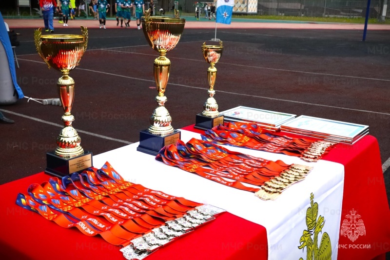Сборная команда Ногинского спасательного центра стала чемпионом Спартакиады МЧС России 2025 года по мини-футболу
