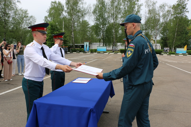 В Ногинском ордена Жукова спасательном центре молодое пополнение приняло военную присягу