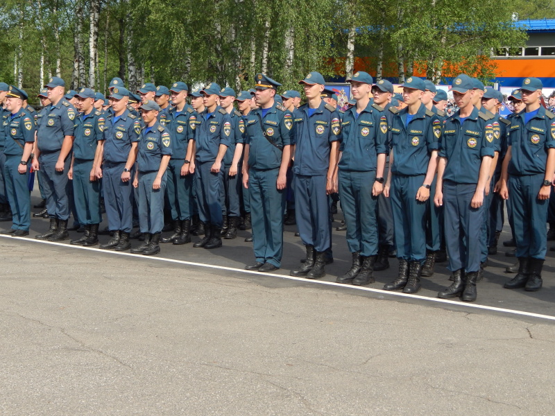 Торжественное построение в честь возвращения пиротехнического расчёта