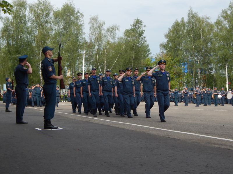 Торжественное построение в честь возвращения пиротехнического расчёта