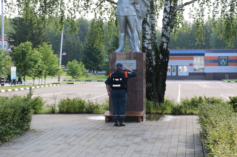 В Ногинском спасательном центре в торжественной обстановке проводили пиротехнический расчёт в Курскую область