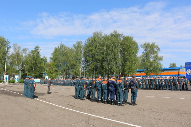 В Ногинском спасательном центре в торжественной обстановке проводили пиротехнический расчёт в Курскую область