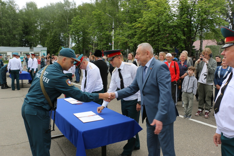 В Ногинском спасательном центре молодое пополнение приняло военную присягу