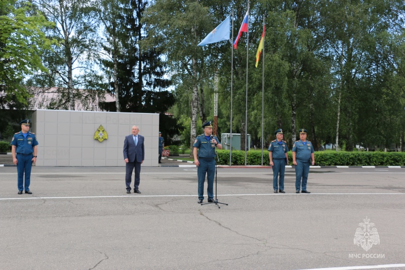 В Ногинском спасательном центре состоялось торжественное мероприятие по случаю отправки пиротехнического расчета в Курскую область