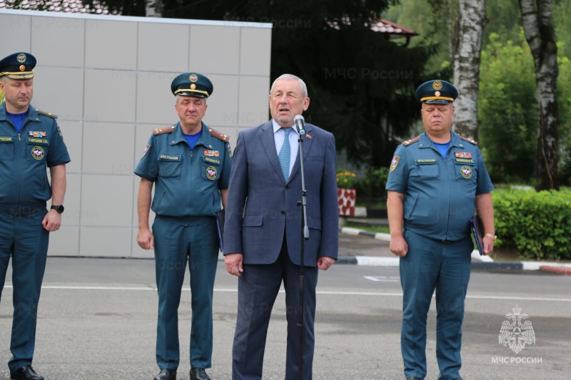 В Ногинском спасательном центре состоялось торжественное мероприятие по случаю отправки пиротехнического расчета в Курскую область