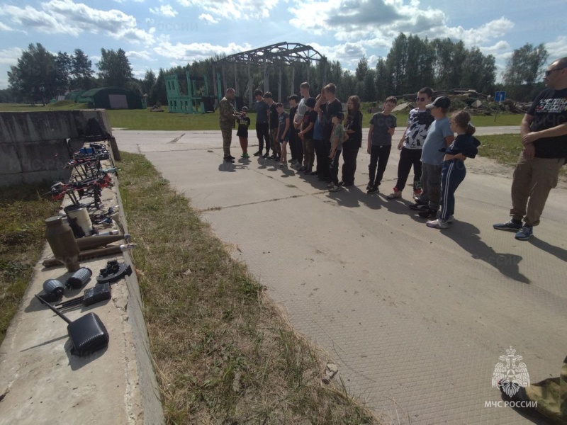 В ФГКУ "Ногинский СЦ МЧС России" проведены военно-патриотические сборы с детьми "Русской общины"