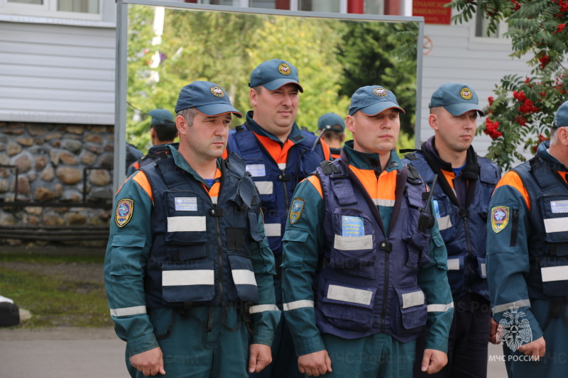 Личный состав аэромобильной группировки Ногинского ордена Жукова спасательного центра МЧС России прибыл из зоны чрезвычайной ситуации
