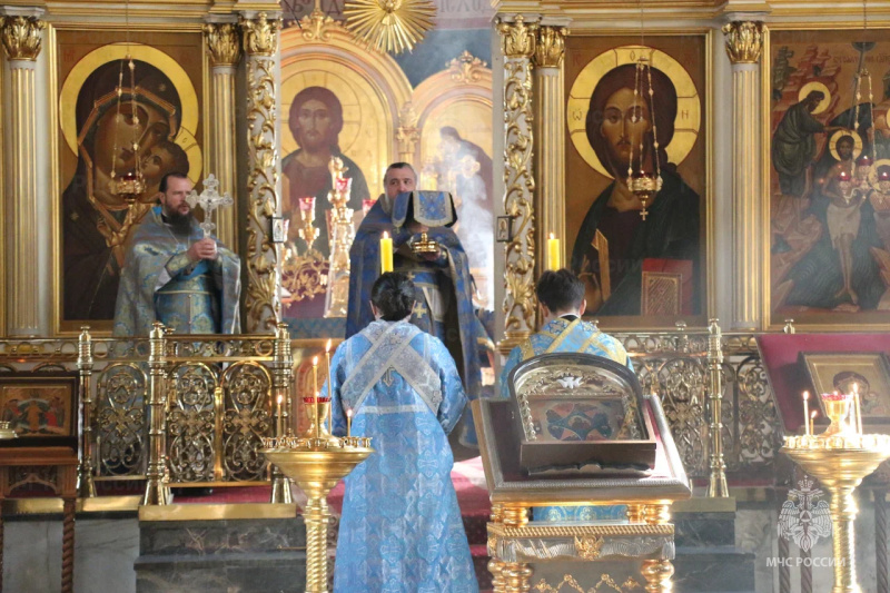 Личный состав Ногинского СЦ МЧС России принял участие в благодарственном молебне перед иконой «Неопалимая Купина» в Богоявленском соборе