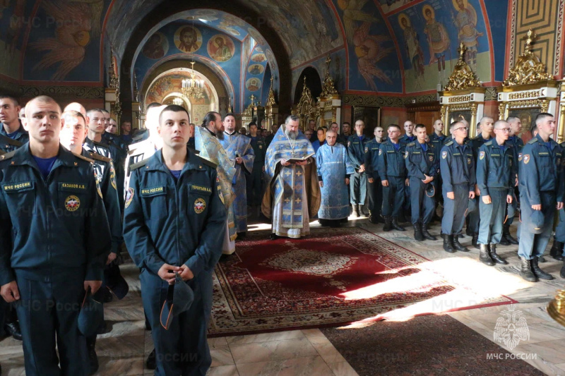Личный состав Ногинского СЦ МЧС России принял участие в благодарственном молебне перед иконой «Неопалимая Купина» в Богоявленском соборе