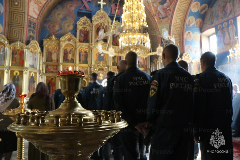 Личный состав Ногинского СЦ МЧС России принял участие в благодарственном молебне перед иконой «Неопалимая Купина» в Богоявленском соборе
