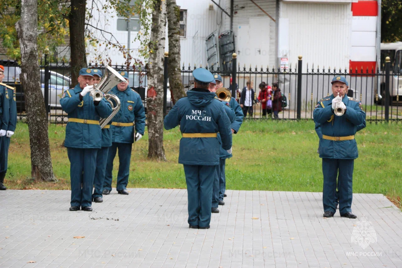 Личный состав Ногинского СЦ почтил память героев: дань уважения павшим защитникам Отечества