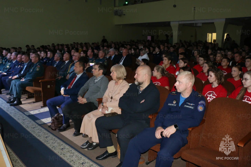 Личный состав Ногинского ордена Жукова спасательного центра МЧС России принял участие в праздничном концерте