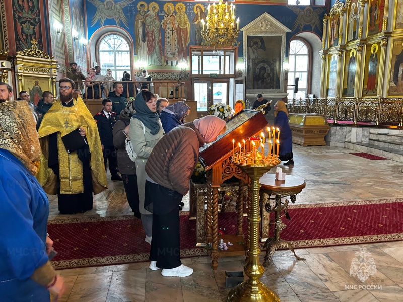Духовное единение: личный состав Ногинского СЦ поклонился мощам святителя Тихона