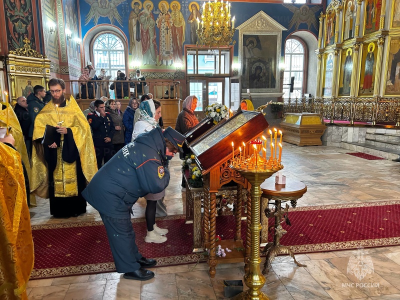 Духовное единение: личный состав Ногинского СЦ поклонился мощам святителя Тихона