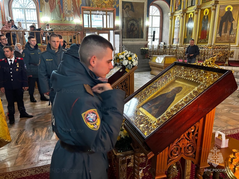 Духовное единение: личный состав Ногинского СЦ поклонился мощам святителя Тихона
