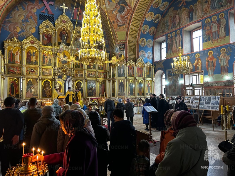 Духовное единение: личный состав Ногинского СЦ поклонился мощам святителя Тихона