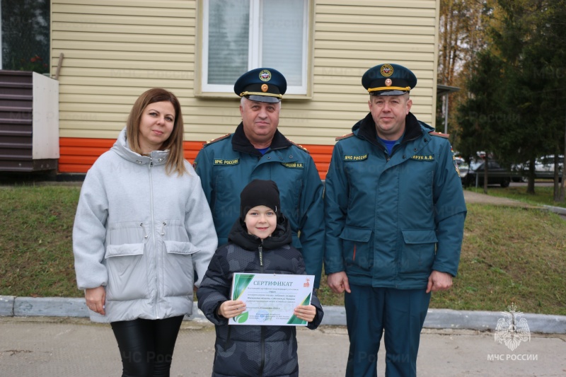 В Ногинском ордена Жукова спасательном центре прошла семейная акция "Семейное дерево" В Ногинском ордена Жукова спасательном центре прошла семейная акция "Семейное дерево"