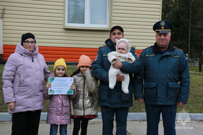В Ногинском ордена Жукова спасательном центре прошла семейная акция "Семейное дерево" В Ногинском ордена Жукова спасательном центре прошла семейная акция "Семейное дерево"