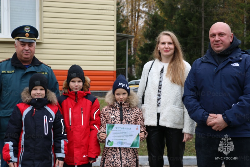 В Ногинском ордена Жукова спасательном центре прошла семейная акция "Семейное дерево" В Ногинском ордена Жукова спасательном центре прошла семейная акция "Семейное дерево"