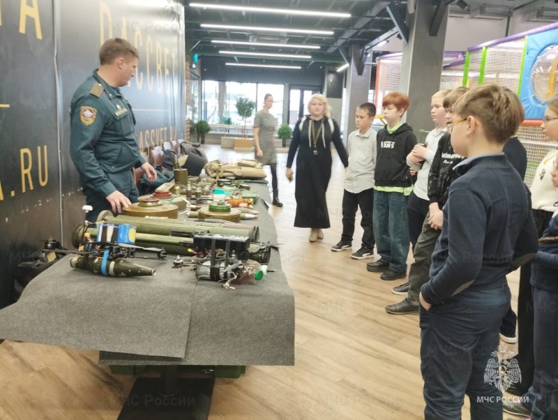 23 октября, в Богородском городском округе, Ногинский ордена Жукова спасательный центр МЧС России участвовал в "Уроке мужества" 23 октября, в Богородском городском округе, Ногинский ордена Жукова спасательный центр МЧС России участвовал в "Уроке мужества"