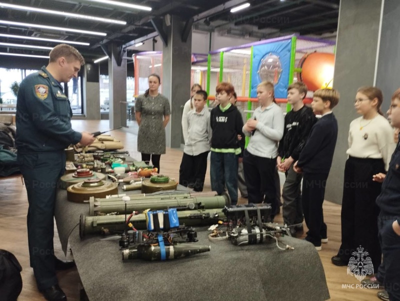 23 октября, в Богородском городском округе, Ногинский ордена Жукова спасательный центр МЧС России участвовал в "Уроке мужества" 23 октября, в Богородском городском округе, Ногинский ордена Жукова спасательный центр МЧС России участвовал в "Уроке мужества"